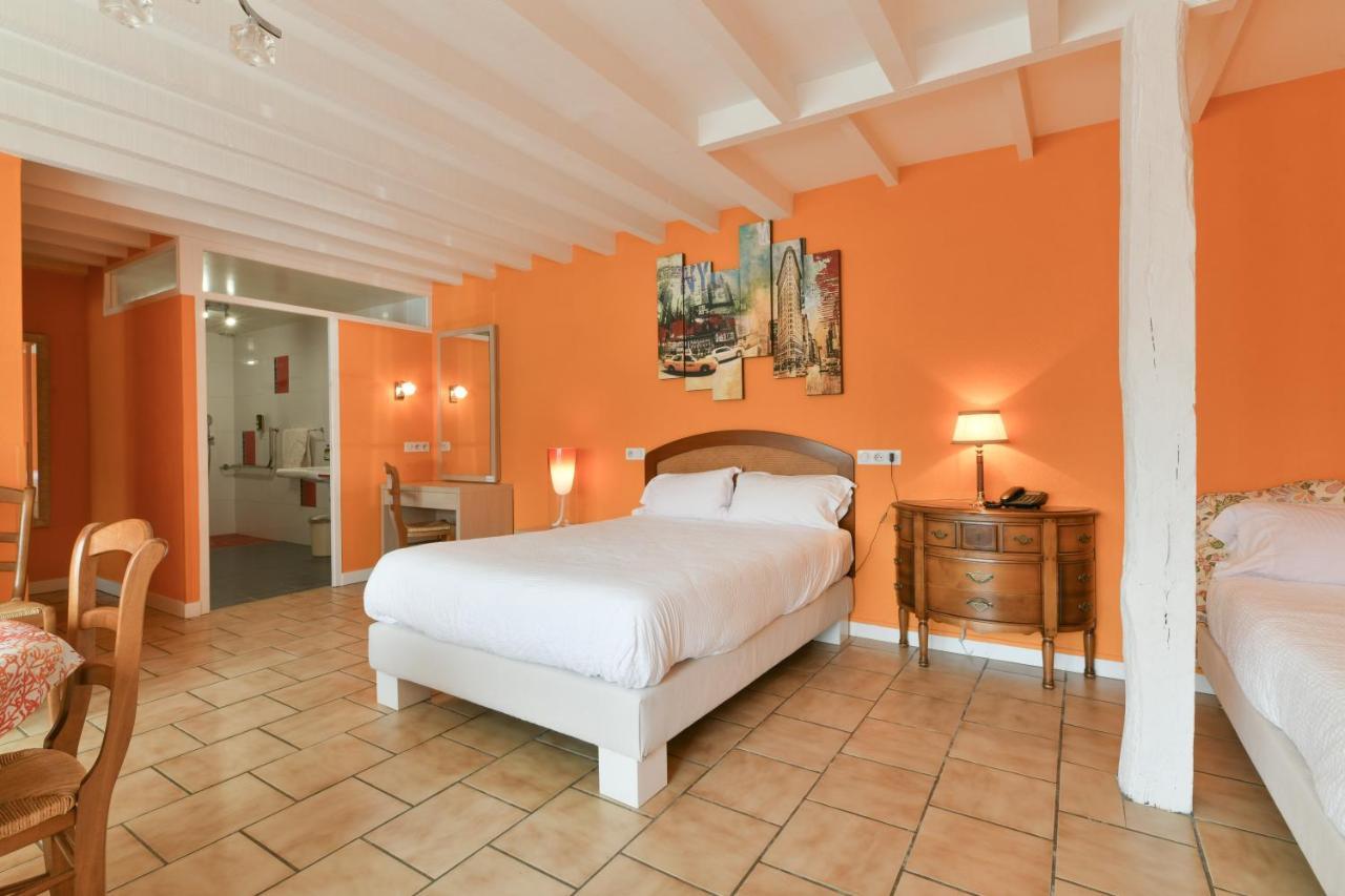 Aux Tauzins Hotell Montfort-en-Chalosse Exteriör bild