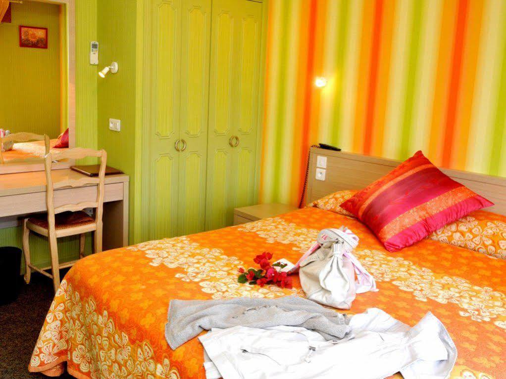 Aux Tauzins Hotell Montfort-en-Chalosse Exteriör bild