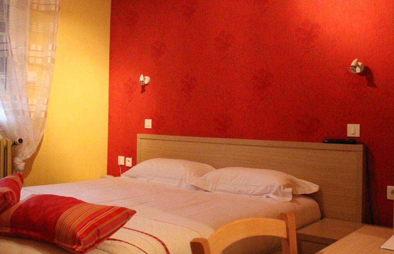 Aux Tauzins Hotell Montfort-en-Chalosse Exteriör bild